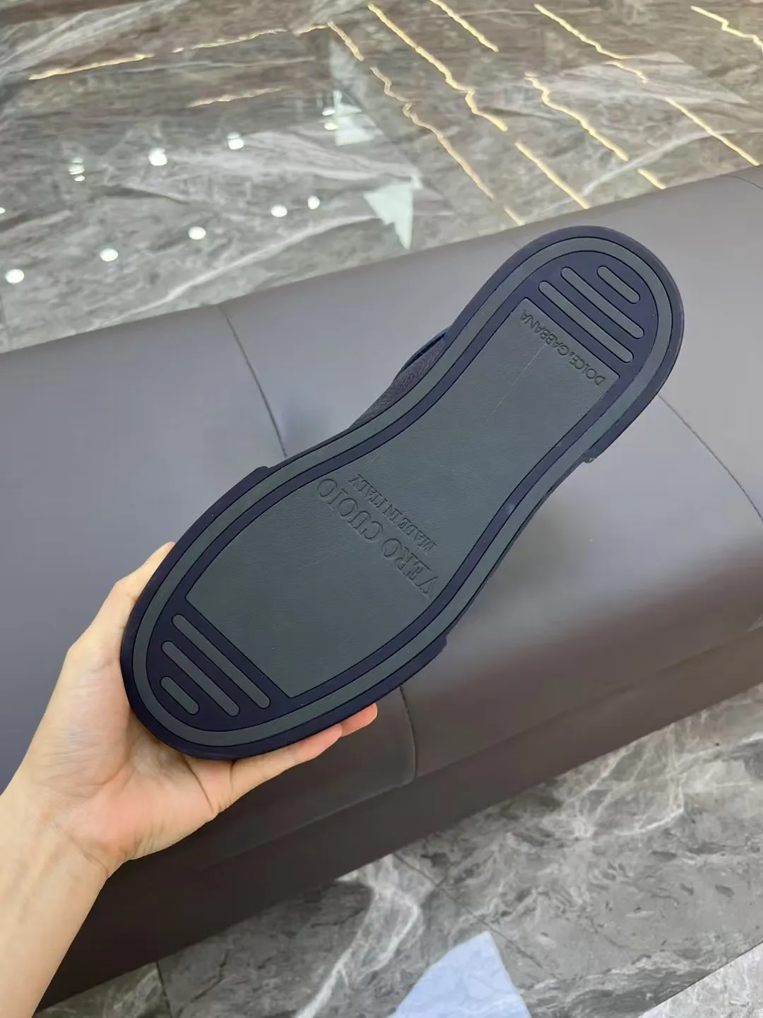 Men's shoes 💰460 [New style] 🐝🐝⚠️[DG] ⚠️High grade, top craftsmanship ⚠️Men's casual style, regular size 39 to 44 (45 can be customized ⚠️D &G Fashionable and casual style, unique design style! Fully original single-layer calfskin hollow design, inner calfskin latex back foot! Exclusive for summer! Original TPU outsole! Look at the details of the quality, and it can stand up to all kinds of tests!